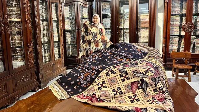 Kisah Dimas: Melestarikan Batik Tulis Tasikmalaya yang Hampir Punah