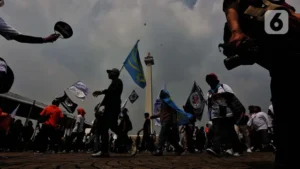 Upah Rendah & Kemiskinan Struktural: Akses Kesehatan Terancam?