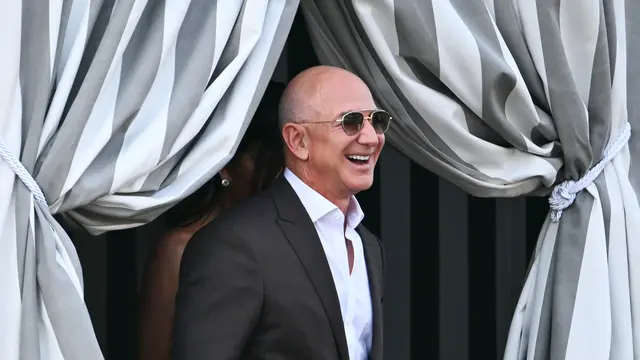 Jeff Bezos Jual Saham Amazon: Rahasia di Balik Rp11,9 Triliun?
