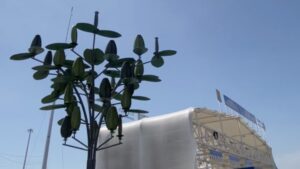 Revolusi Energi! Pohon Listrik Pertama di Tol Probolinggo-Banyuwangi