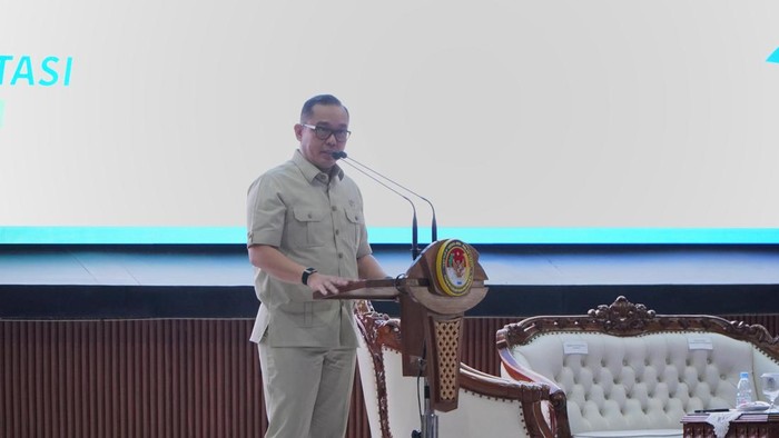 Wamen Investasi Janji Permudah Izin, Ekonomi Tumbuh 8%?